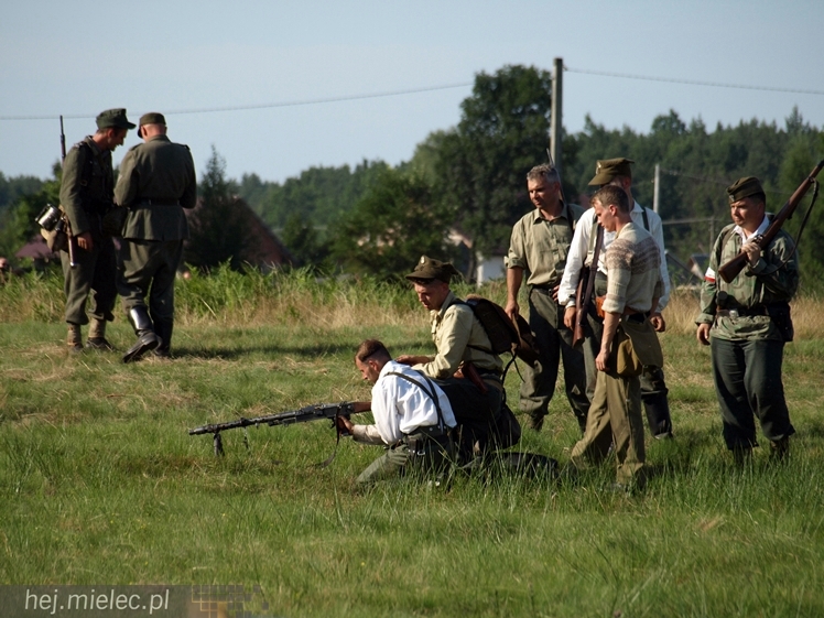V Zlot Historyczno-Militarny w Bliźnie: odbicie poligonu, pokazy i turnieje
