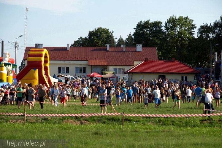 V Zlot Historyczno-Militarny w Bliźnie: odbicie poligonu, pokazy i turnieje