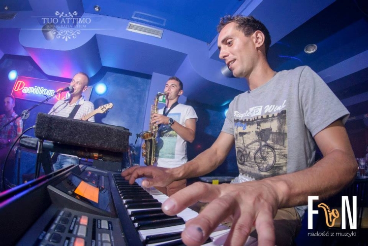 Dancing Night z zespołem FUN w Papillon Club. Impreza 27 lipca