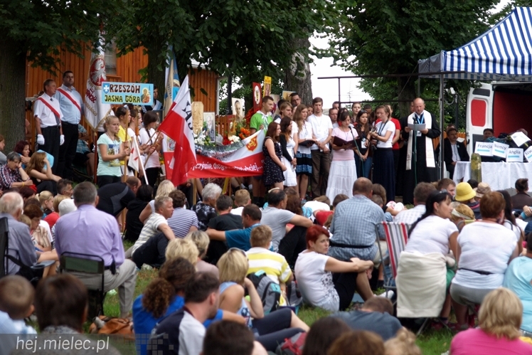 37. Rzeszowska Piesza Pielgrzymka dotarła do Jam. Wierni modlili się za Ojczyznę