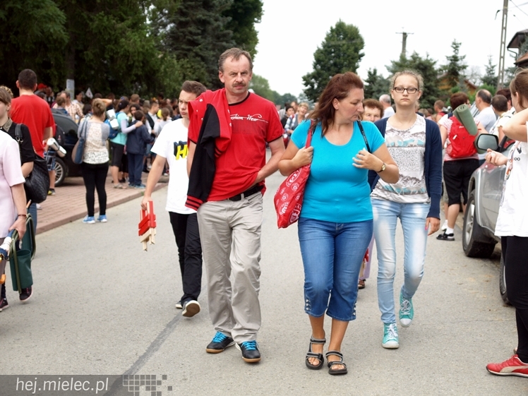 37. Rzeszowska Piesza Pielgrzymka dotarła do Jam. Wierni modlili się za Ojczyznę