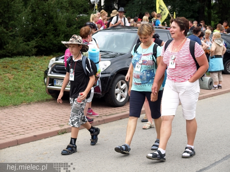 37. Rzeszowska Piesza Pielgrzymka dotarła do Jam. Wierni modlili się za Ojczyznę