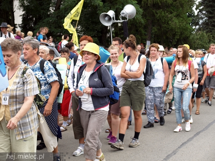 37. Rzeszowska Piesza Pielgrzymka dotarła do Jam. Wierni modlili się za Ojczyznę