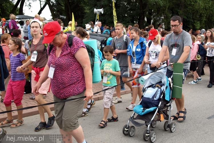 37. Rzeszowska Piesza Pielgrzymka dotarła do Jam. Wierni modlili się za Ojczyznę