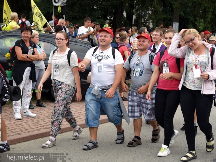 37. Rzeszowska Piesza Pielgrzymka dotarła do Jam. Wierni modlili się za Ojczyznę