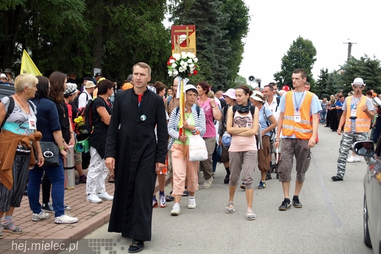 37. Rzeszowska Piesza Pielgrzymka dotarła do Jam. Wierni modlili się za Ojczyznę