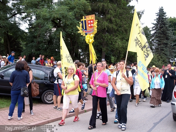 37. Rzeszowska Piesza Pielgrzymka dotarła do Jam. Wierni modlili się za Ojczyznę