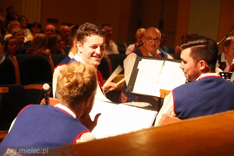 Wakacje z folklorem: koncert francuskiej Mazovii z Saint-Vallier i Rzeszowiaków