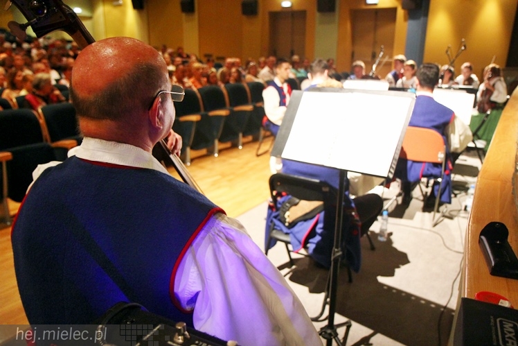 Wakacje z folklorem: koncert francuskiej Mazovii z Saint-Vallier i Rzeszowiaków