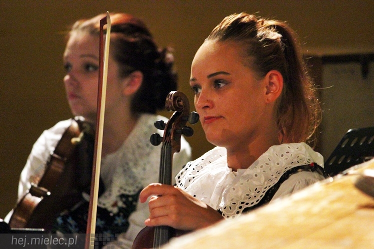 Wakacje z folklorem: koncert francuskiej Mazovii z Saint-Vallier i Rzeszowiaków