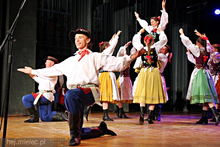 Wakacje z folklorem: koncert francuskiej Mazovii z Saint-Vallier i Rzeszowiaków