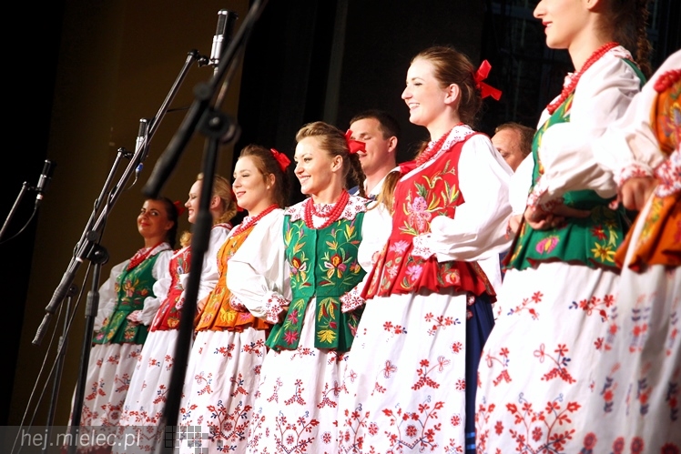 Wakacje z folklorem: koncert francuskiej Mazovii z Saint-Vallier i Rzeszowiaków