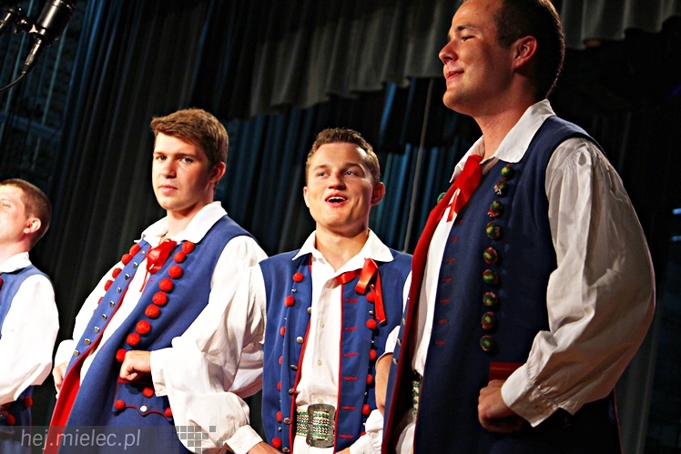 Wakacje z folklorem: koncert francuskiej Mazovii z Saint-Vallier i Rzeszowiaków