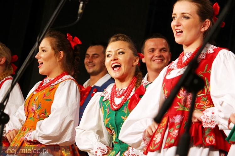 Wakacje z folklorem: koncert francuskiej Mazovii z Saint-Vallier i Rzeszowiaków
