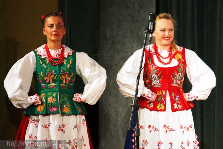 Wakacje z folklorem: koncert francuskiej Mazovii z Saint-Vallier i Rzeszowiaków