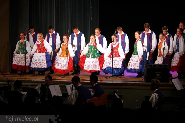 Wakacje z folklorem: koncert francuskiej Mazovii z Saint-Vallier i Rzeszowiaków