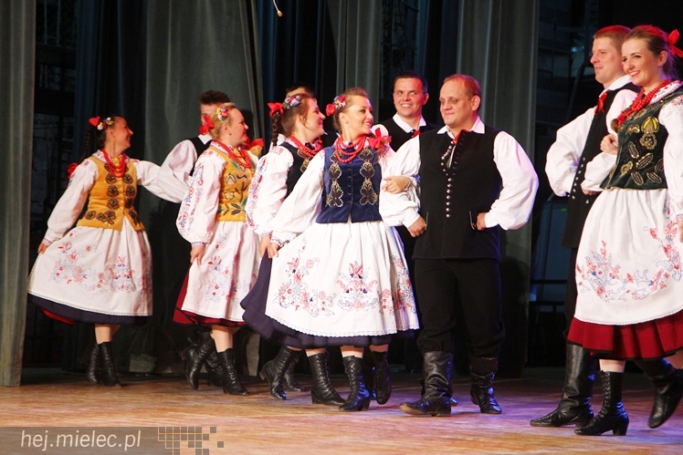 Wakacje z folklorem: koncert francuskiej Mazovii z Saint-Vallier i Rzeszowiaków
