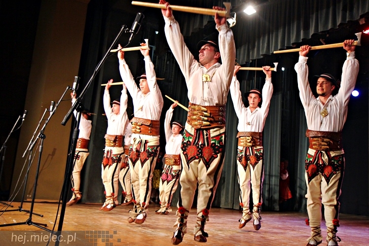 Wakacje z folklorem: koncert francuskiej Mazovii z Saint-Vallier i Rzeszowiaków