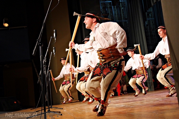 Wakacje z folklorem: koncert francuskiej Mazovii z Saint-Vallier i Rzeszowiaków