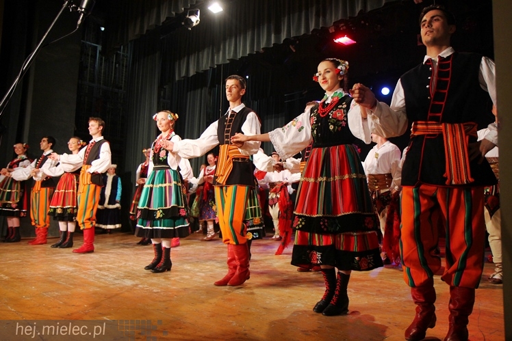 Wakacje z folklorem: koncert francuskiej Mazovii z Saint-Vallier i Rzeszowiaków