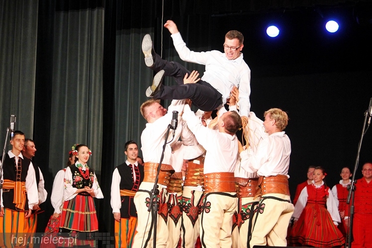 Wakacje z folklorem: koncert francuskiej Mazovii z Saint-Vallier i Rzeszowiaków