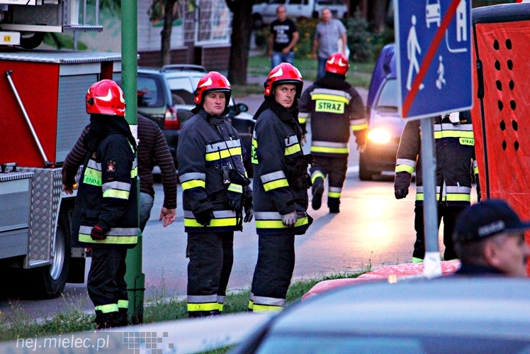 Policjanci uratowali młodego mężczyznę. Chciał skoczyć z wieżowca
