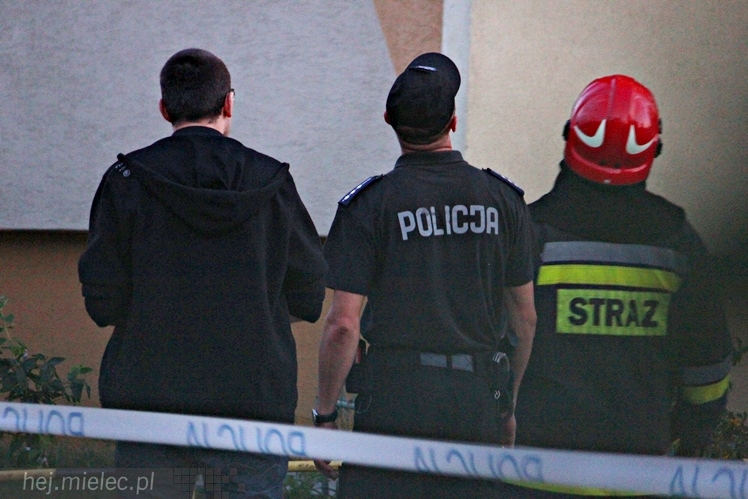 Policjanci uratowali młodego mężczyznę. Chciał skoczyć z wieżowca