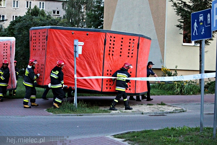 Policjanci uratowali młodego mężczyznę. Chciał skoczyć z wieżowca