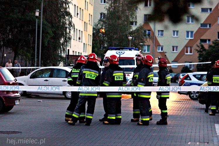Policjanci uratowali młodego mężczyznę. Chciał skoczyć z wieżowca