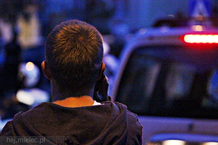 Policjanci uratowali młodego mężczyznę. Chciał skoczyć z wieżowca