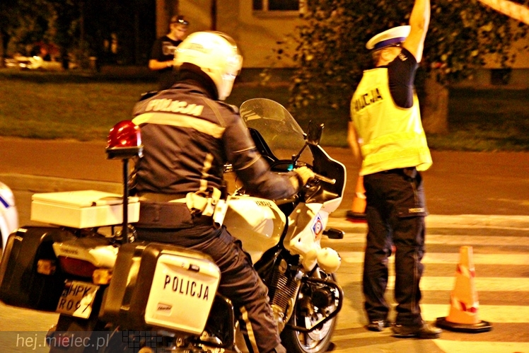 Policjanci uratowali młodego mężczyznę. Chciał skoczyć z wieżowca