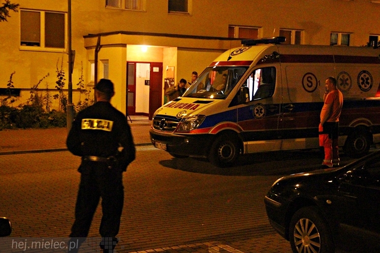 Policjanci uratowali młodego mężczyznę. Chciał skoczyć z wieżowca