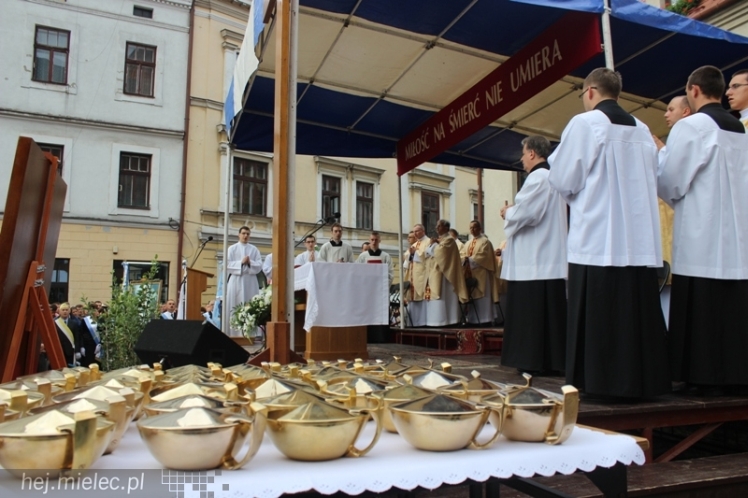 PPT 2014 ruszyła. Pielgrzymi rozpoczęli od uroczystego nabożeństwa w Tarnowie