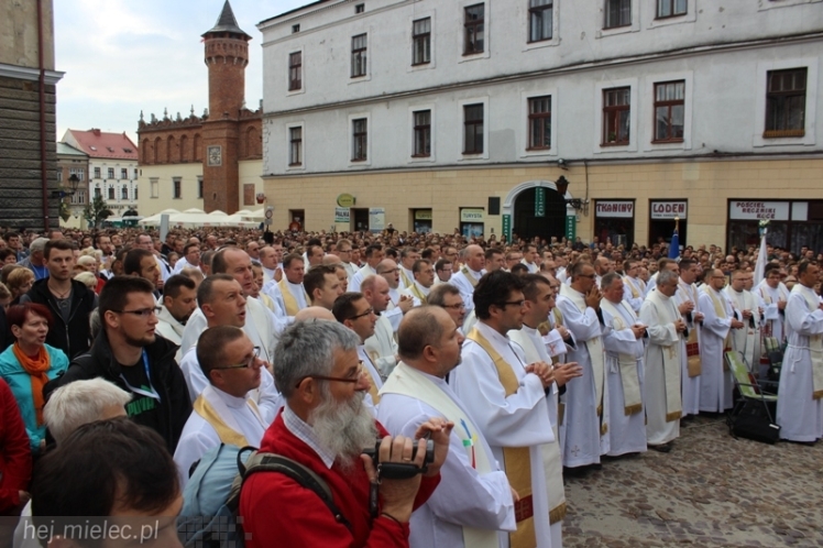 PPT 2014 ruszyła. Pielgrzymi rozpoczęli od uroczystego nabożeństwa w Tarnowie