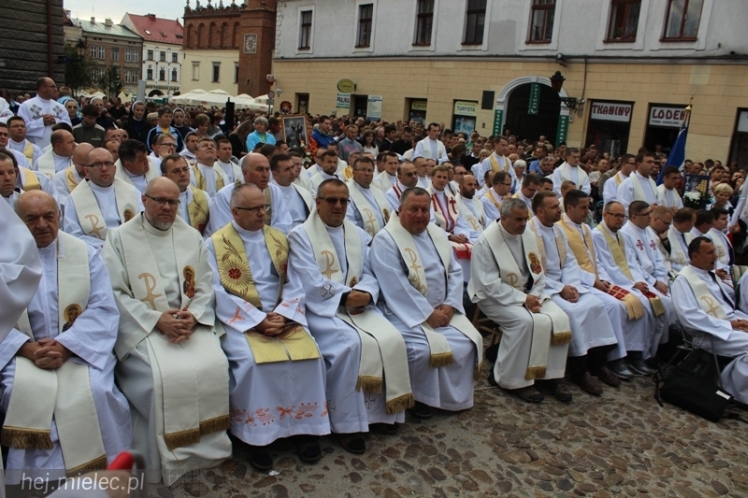 PPT 2014 ruszyła. Pielgrzymi rozpoczęli od uroczystego nabożeństwa w Tarnowie