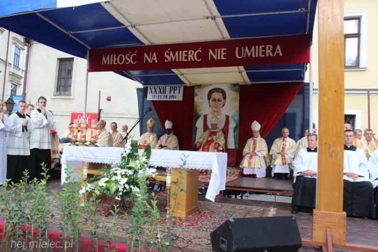 PPT 2014 ruszyła. Pielgrzymi rozpoczęli od uroczystego nabożeństwa w Tarnowie