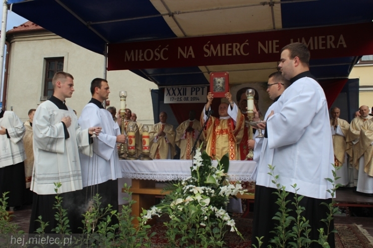 PPT 2014 ruszyła. Pielgrzymi rozpoczęli od uroczystego nabożeństwa w Tarnowie