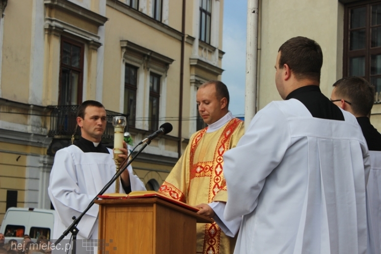 PPT 2014 ruszyła. Pielgrzymi rozpoczęli od uroczystego nabożeństwa w Tarnowie