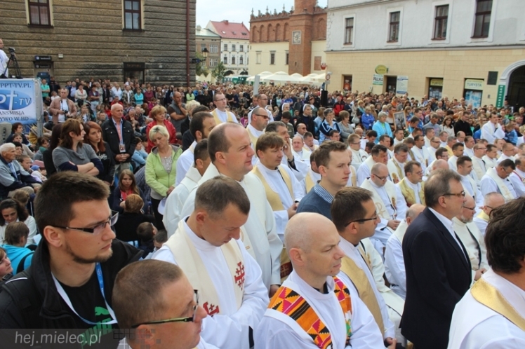 PPT 2014 ruszyła. Pielgrzymi rozpoczęli od uroczystego nabożeństwa w Tarnowie