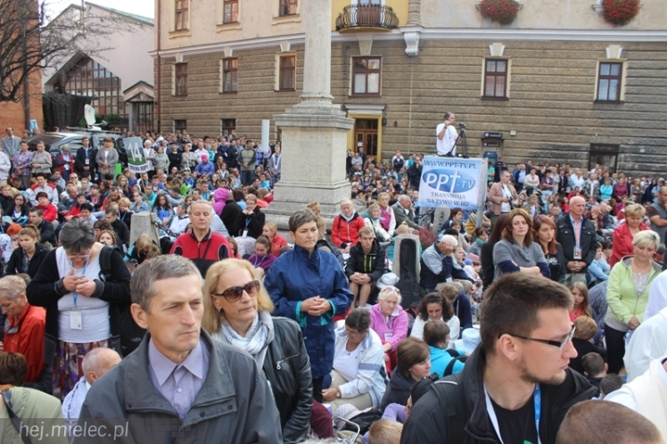 PPT 2014 ruszyła. Pielgrzymi rozpoczęli od uroczystego nabożeństwa w Tarnowie