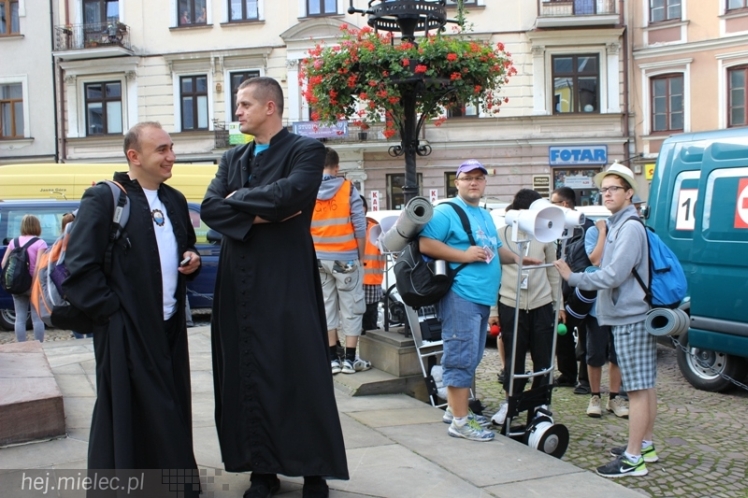 PPT 2014 ruszyła. Pielgrzymi rozpoczęli od uroczystego nabożeństwa w Tarnowie