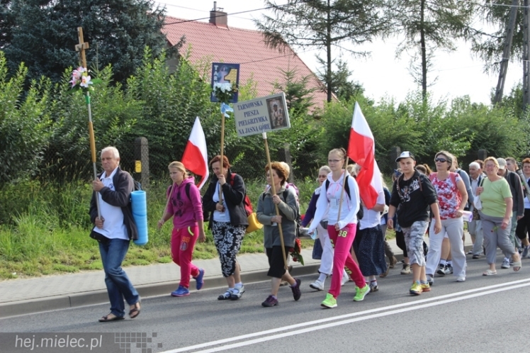 PPT 2014 ruszyła. Pielgrzymi rozpoczęli od uroczystego nabożeństwa w Tarnowie