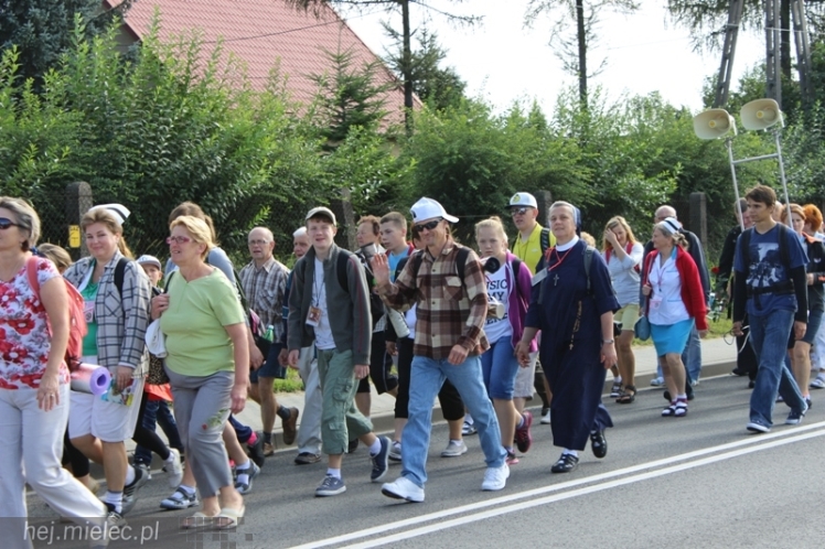 PPT 2014 ruszyła. Pielgrzymi rozpoczęli od uroczystego nabożeństwa w Tarnowie