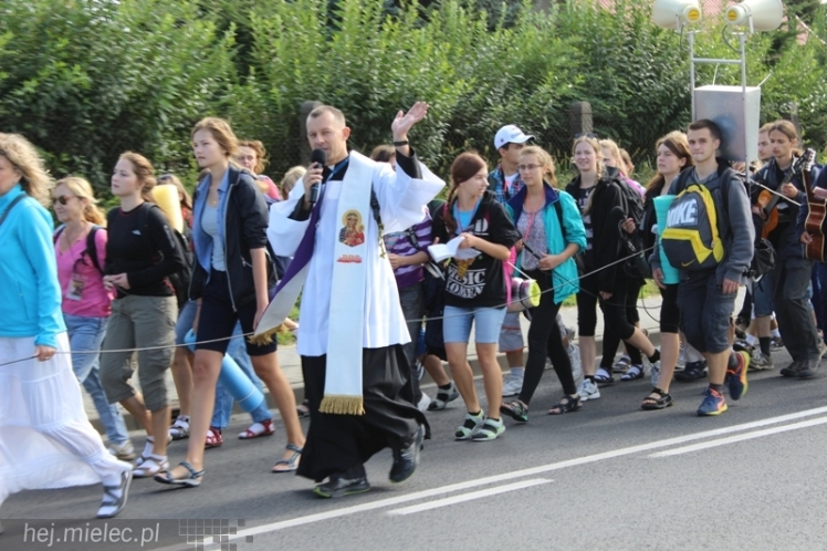 PPT 2014 ruszyła. Pielgrzymi rozpoczęli od uroczystego nabożeństwa w Tarnowie