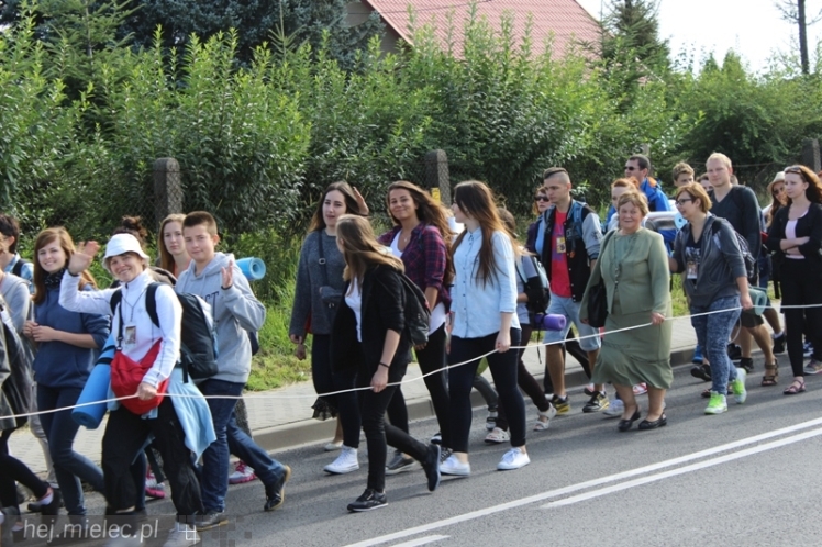 PPT 2014 ruszyła. Pielgrzymi rozpoczęli od uroczystego nabożeństwa w Tarnowie