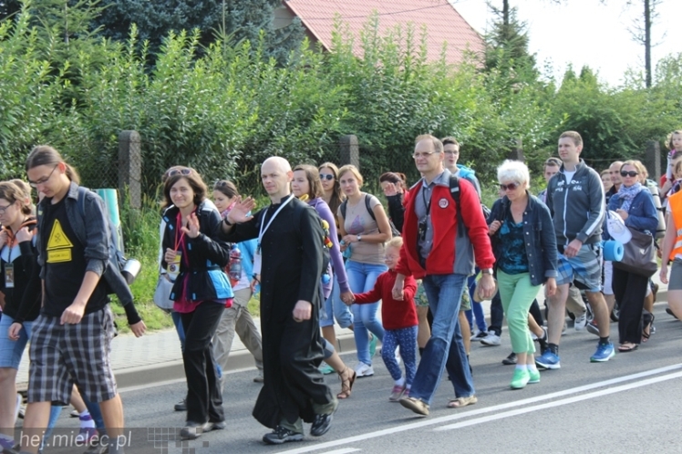 PPT 2014 ruszyła. Pielgrzymi rozpoczęli od uroczystego nabożeństwa w Tarnowie