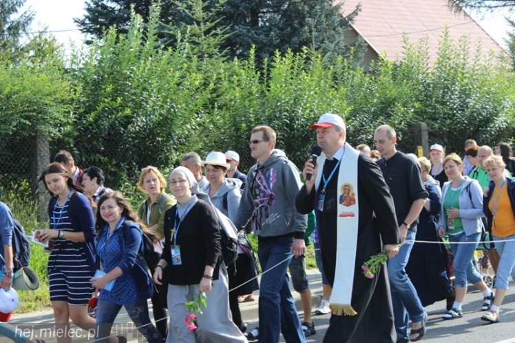 PPT 2014 ruszyła. Pielgrzymi rozpoczęli od uroczystego nabożeństwa w Tarnowie