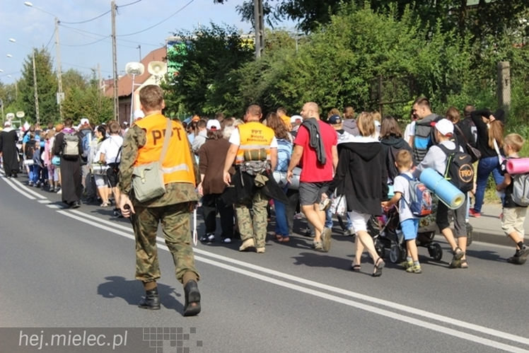 PPT 2014 ruszyła. Pielgrzymi rozpoczęli od uroczystego nabożeństwa w Tarnowie