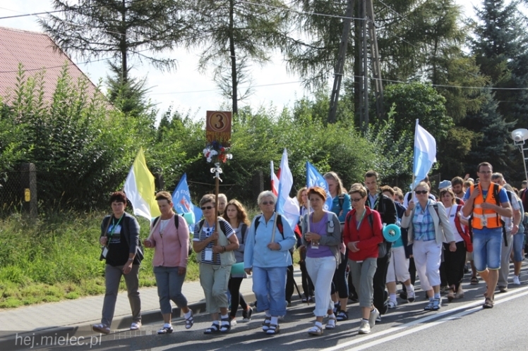 PPT 2014 ruszyła. Pielgrzymi rozpoczęli od uroczystego nabożeństwa w Tarnowie