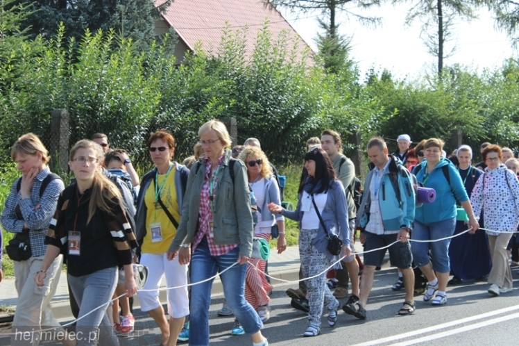 PPT 2014 ruszyła. Pielgrzymi rozpoczęli od uroczystego nabożeństwa w Tarnowie
